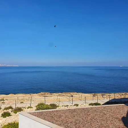 Private In A Modern With Pool And Sea View Apartamento